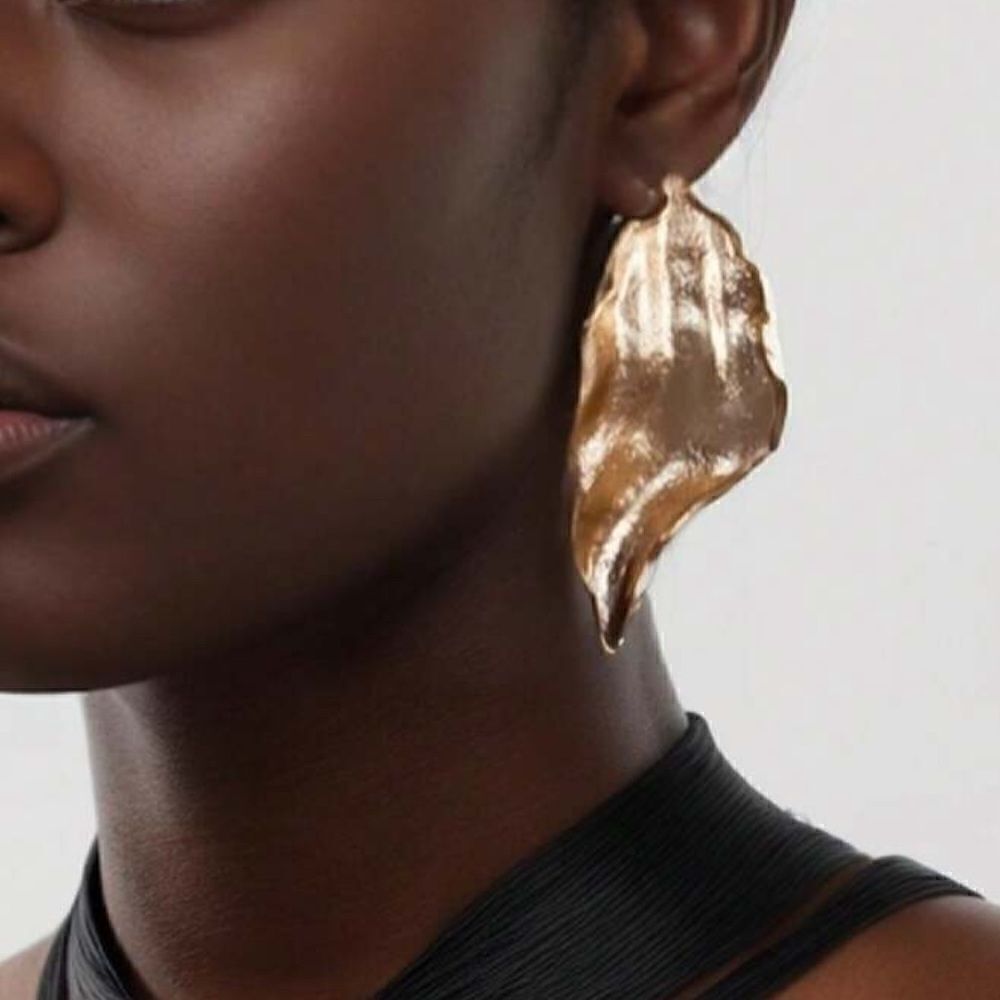 Gold leaf earrings M542